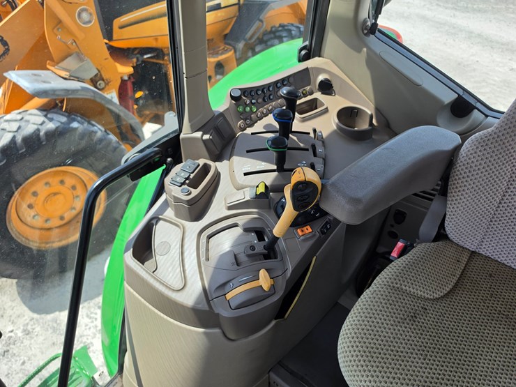 2022-john-deere-6155m-image-15