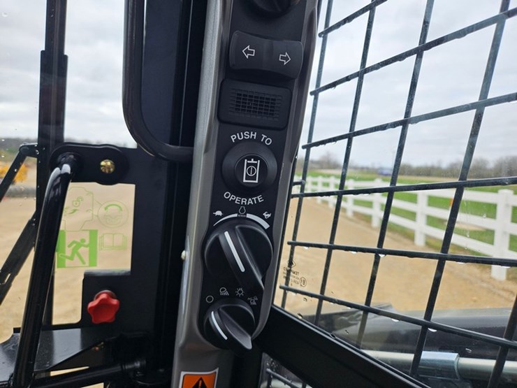 new-holland-l328-image-30
