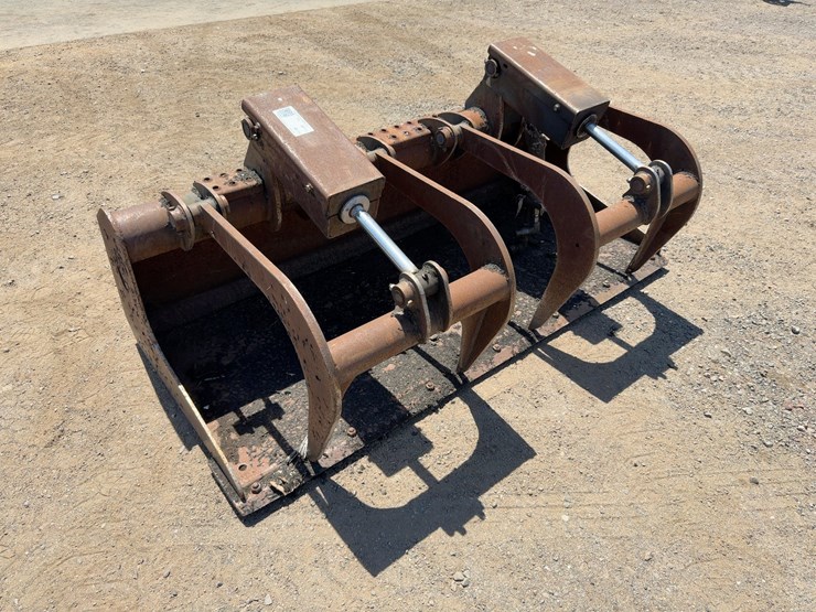 bobcat-68”-bucket-grapple-image-4