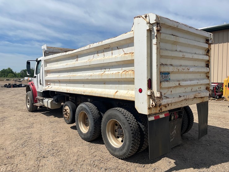 #1328-•-2008-freightliner-dump-truck-(has-mn-title)-image-2