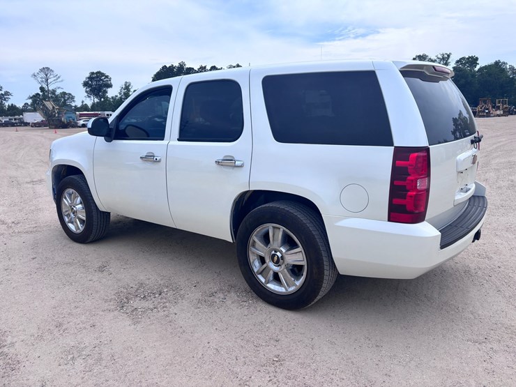 2014-chevrolet-tahoe-image-5
