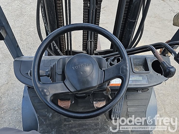 2003-toyota-8fgcu25-image-19