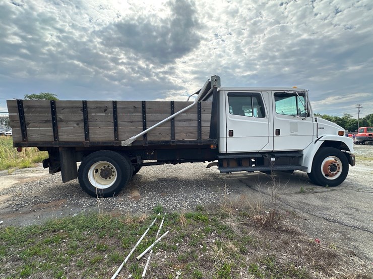 2003-freightliner-fl80-image-8