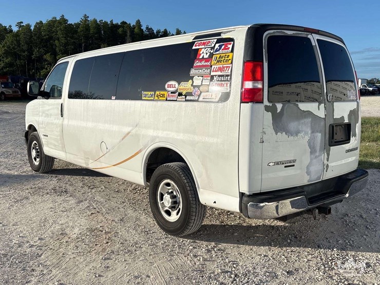 2004-chevrolet-express-3500-image-4