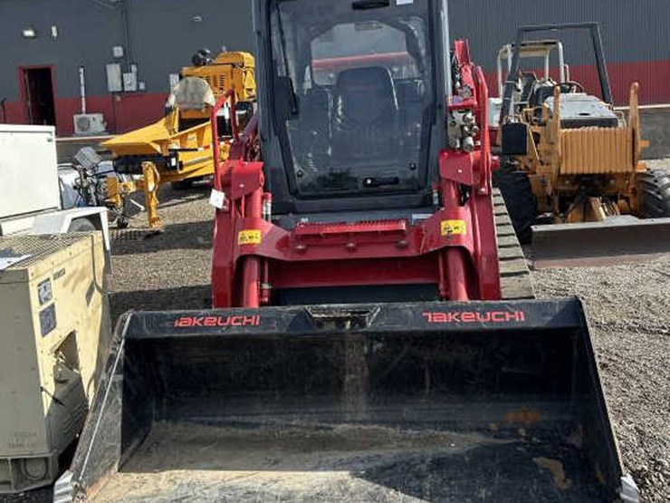 2024-takeuchi-tl10v2-image-2