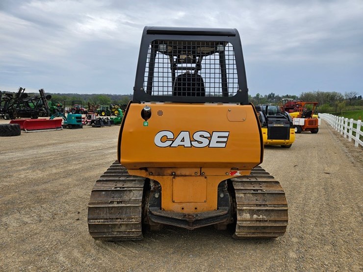 2017-case-650m-lgp-image-4