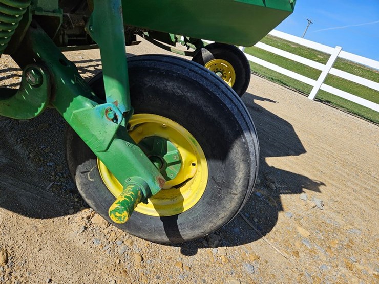 john-deere-820-image-27