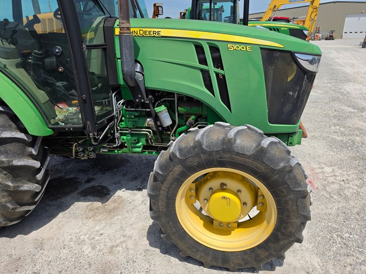 2013-john-deere-5100e-image-4