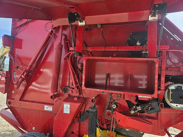 new-holland-br7090-image-26
