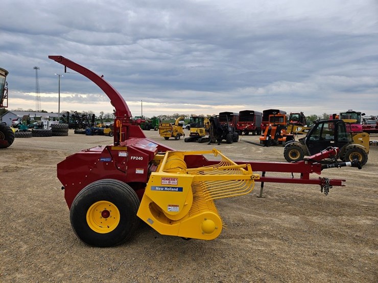 new-holland-fp240-image-6