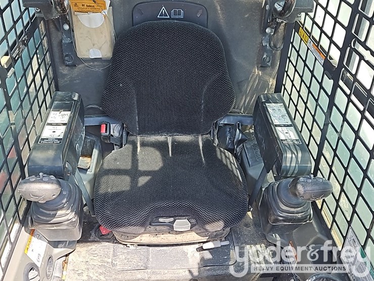 2021-bobcat-t870-image-27
