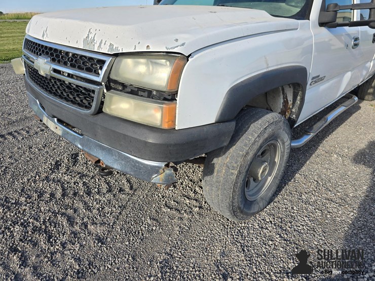 2006-chevrolet-silverado-2500-image-11