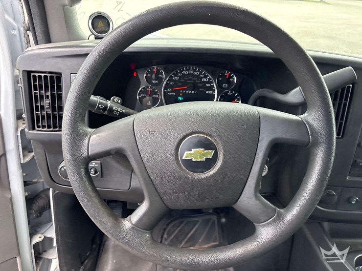2017-chevrolet-express-2500-image-17