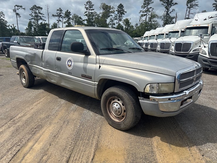 2001-dodge-ram-2500-image-2