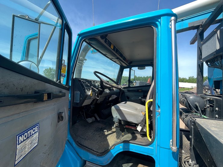 1999-freightliner-fl80-image-62