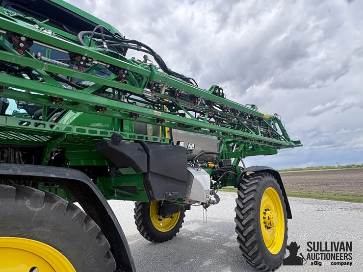 2024-john-deere-412r-image-11