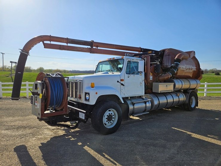 2001-vactor-2100-image-1