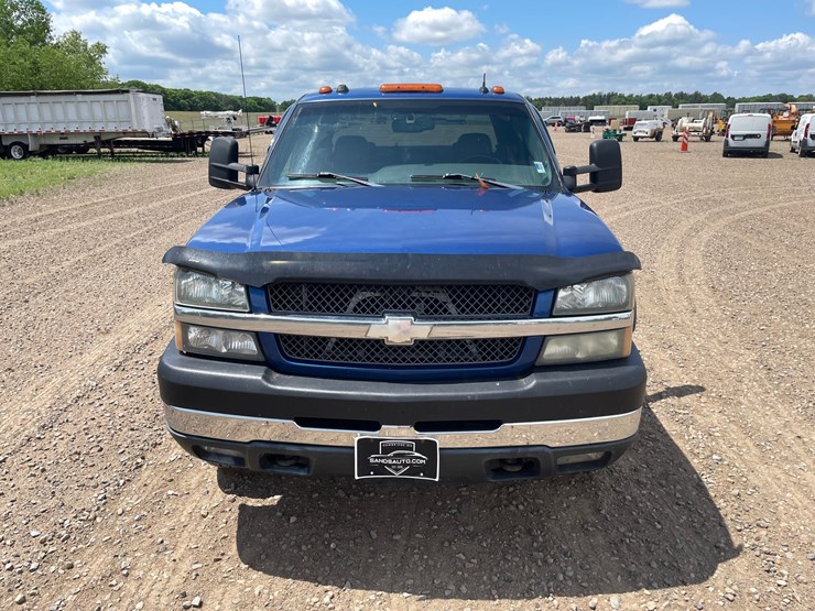 2004-chevrolet-silverado-3500-image-8