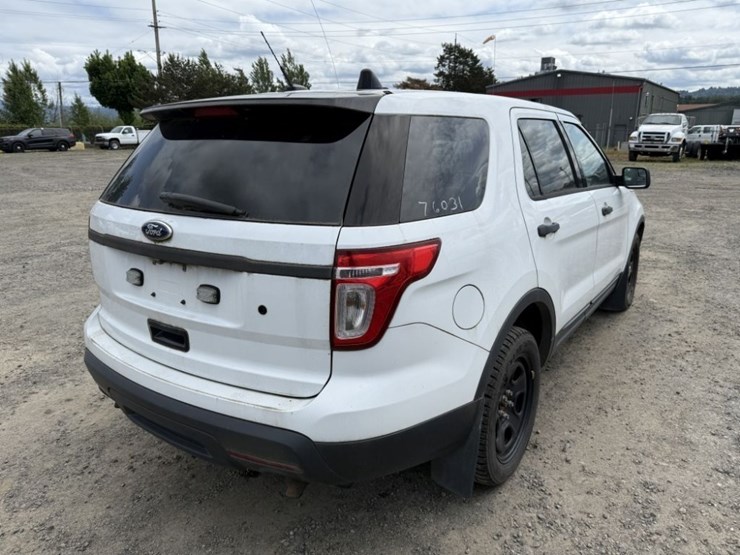 2015-ford-explorer-image-4