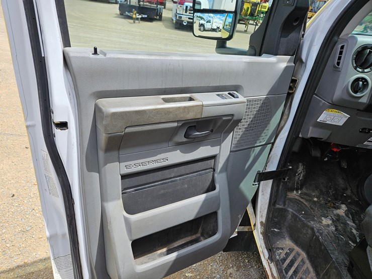 2018-ford-e450-image-22