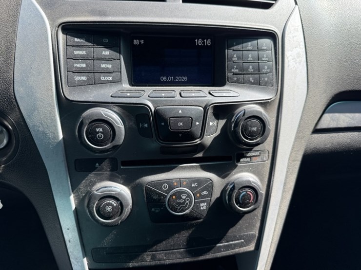 2015-ford-explorer-image-35