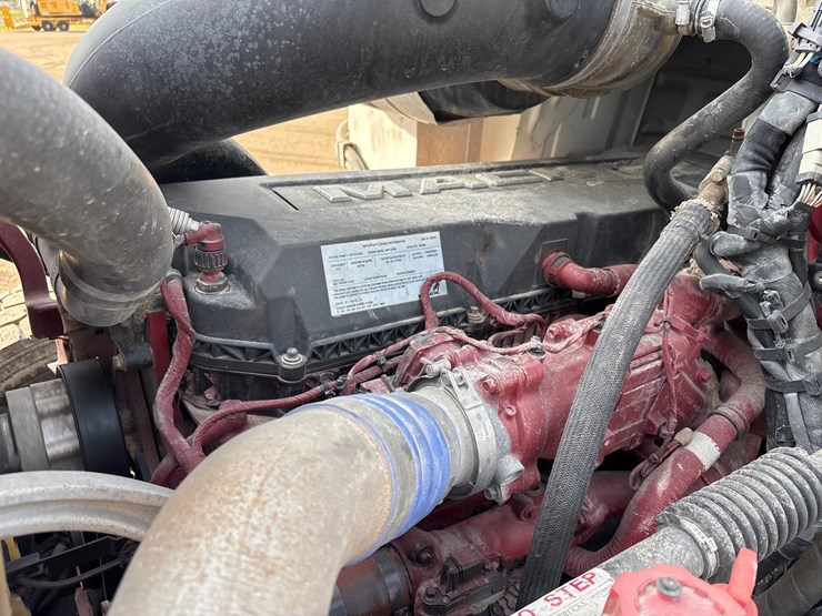 2019-mack-granite-104fr-image-32
