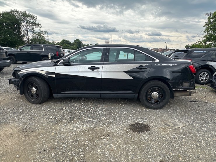 #33-•-2015-ford-interceptor-image-4