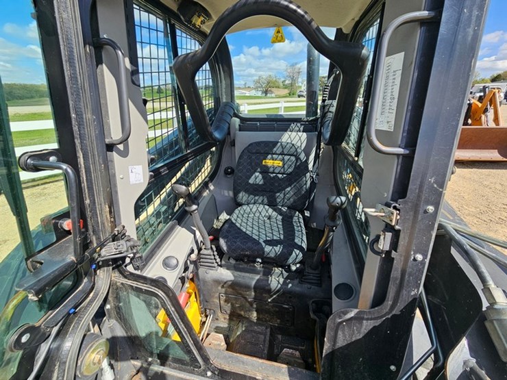 2021-new-holland-l318-image-20