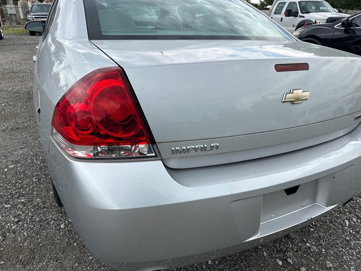 #32-•-2014-chevy-impala-image-17