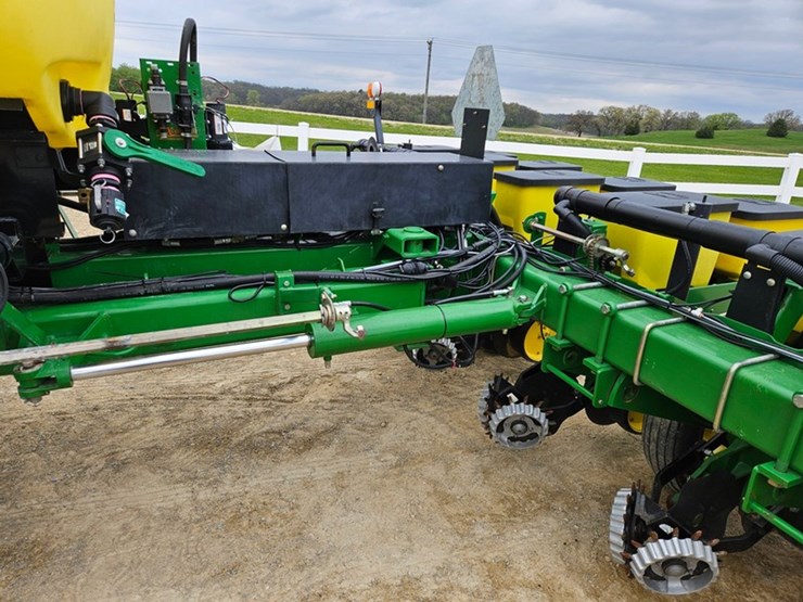 john-deere-7200-image-56