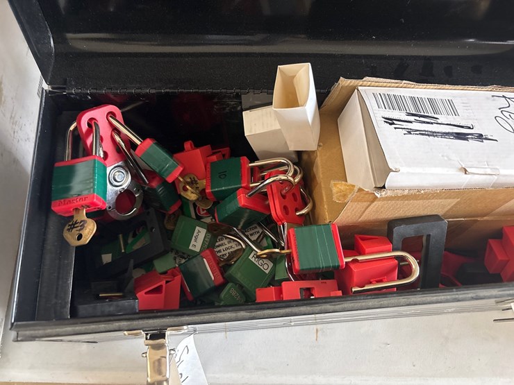 #4043-•-waterloo-tool-box-with-contents-image-1