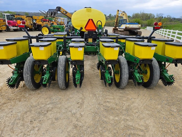 john-deere-7200-image-80