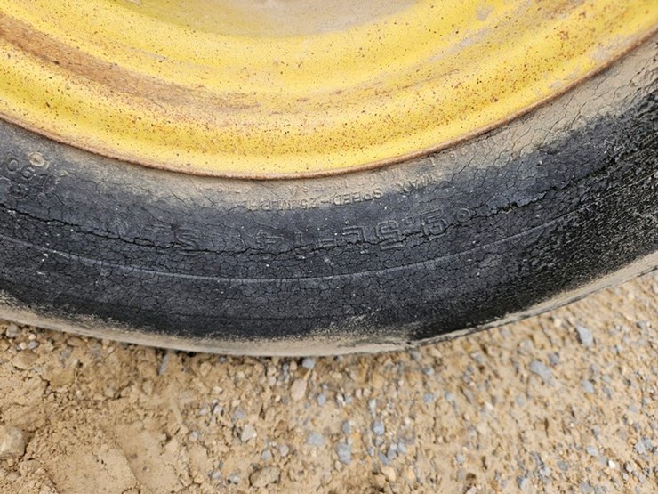 john-deere-215-image-29