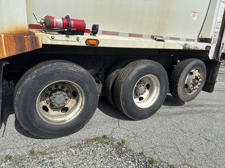 #5-•-2018-peterbilt-mammoth-front-loader-image-22
