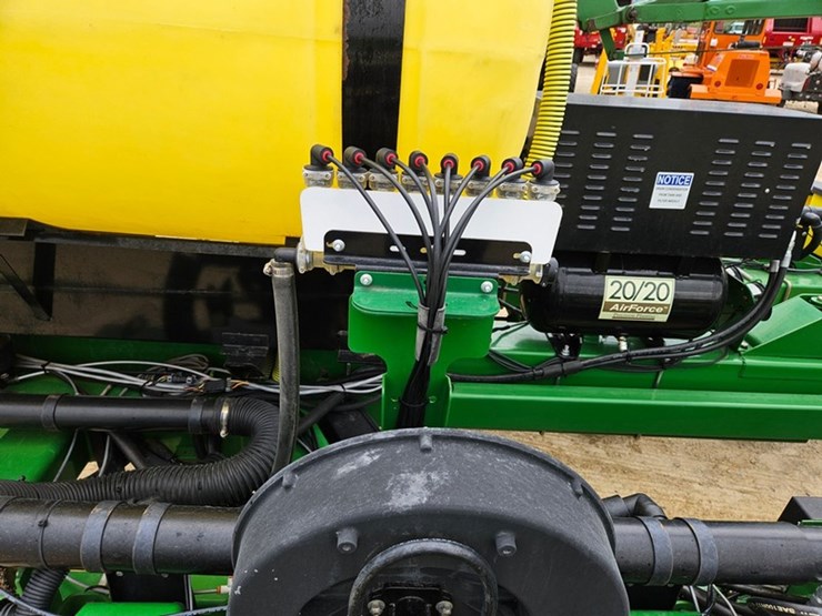 john-deere-7200-image-29