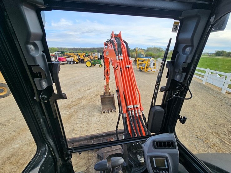 2020-kubota-u55-image-47