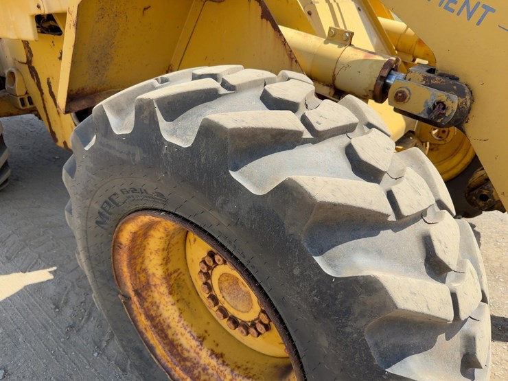 1994-caterpillar-928f-image-12