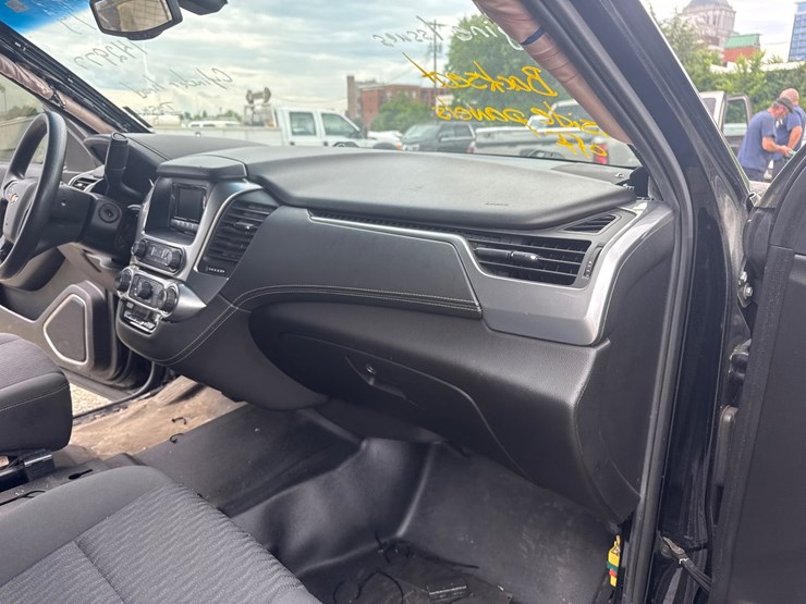 2017-chevrolet-tahoe-image-40