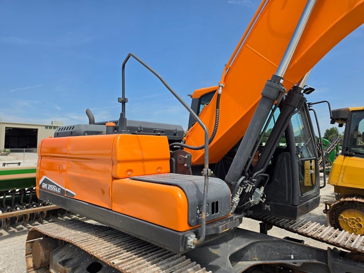 2022-doosan-dx225-lc-image-4