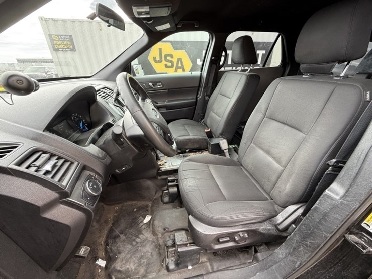 2018-ford-explorer-image-26
