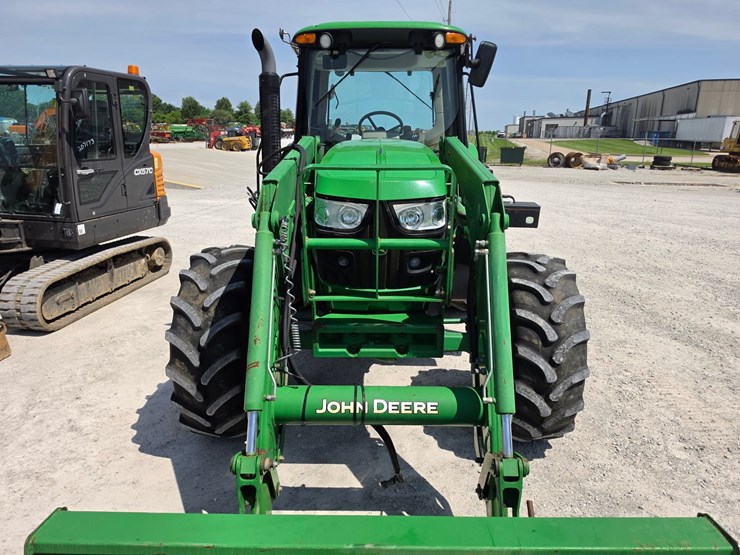 2013-john-deere-6125m-image-4