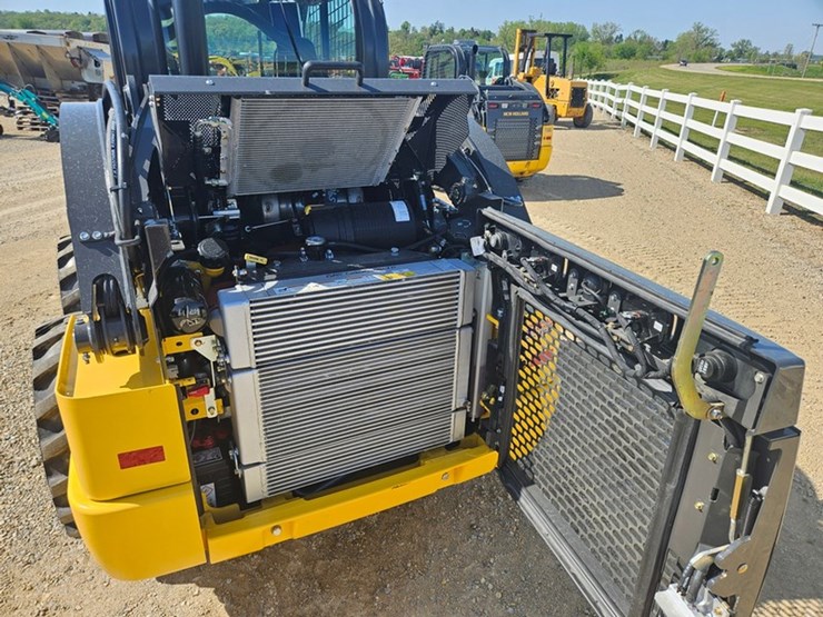 new-holland-l320-image-13