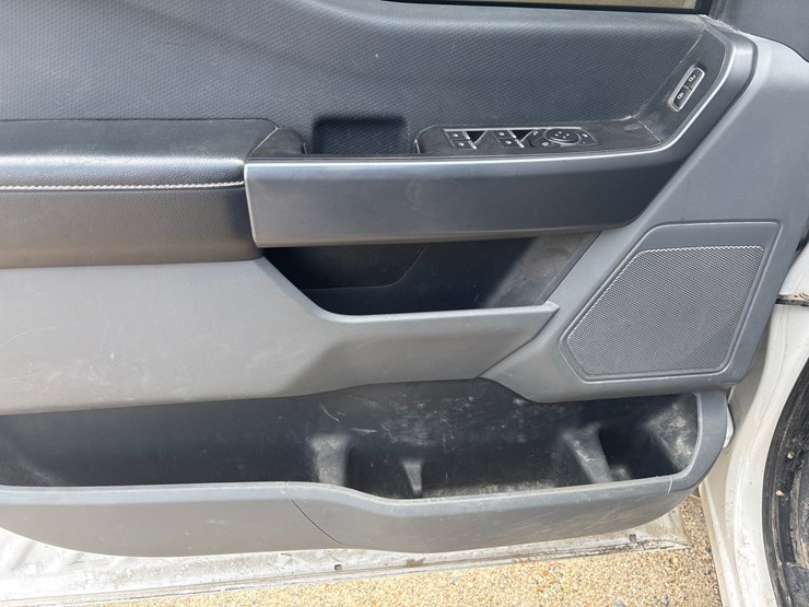 2021-ford-f150-xl-image-8