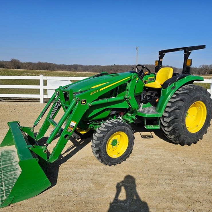 JOHN DEERE 4052M