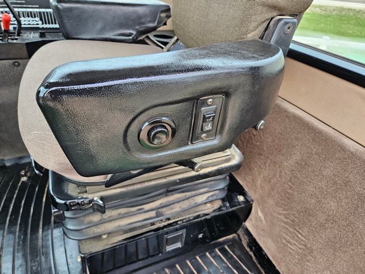john-deere-8570-image-34