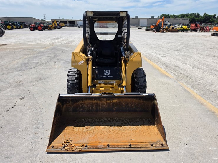 2007-deere-320d-image-2