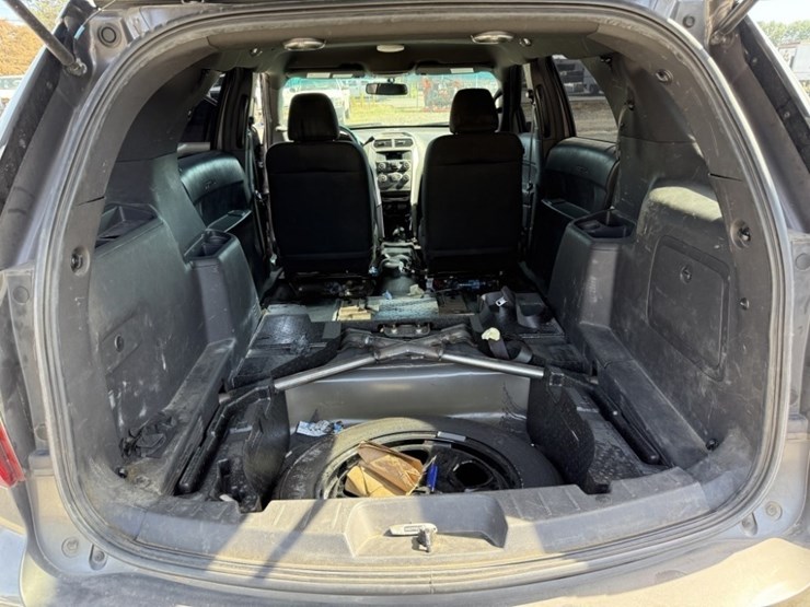 2015-ford-explorer-image-24