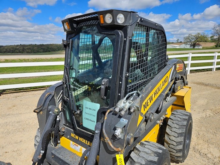 2021-new-holland-l318-image-18