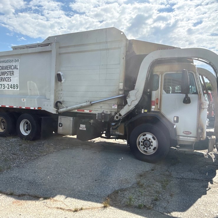 #6 • 2017 PETERBILT HEIL FRONT LOADER