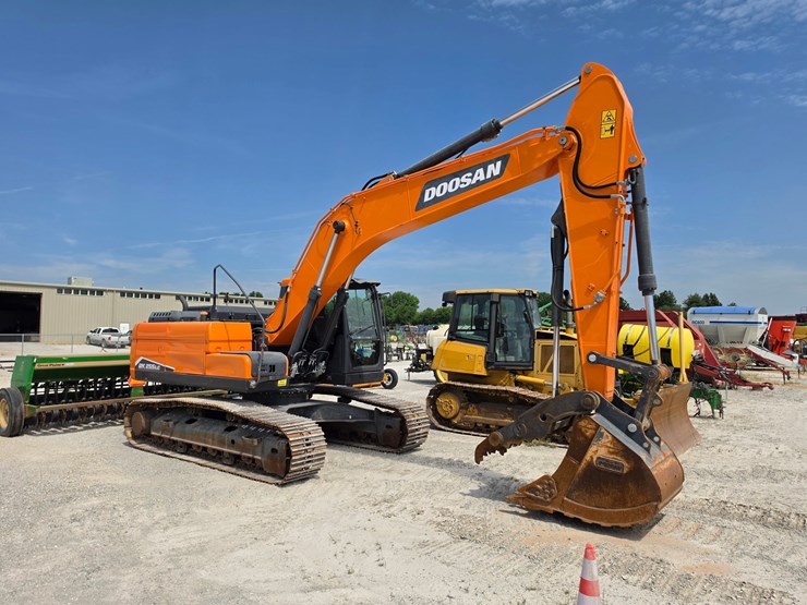 2022-doosan-dx225-lc-image-1
